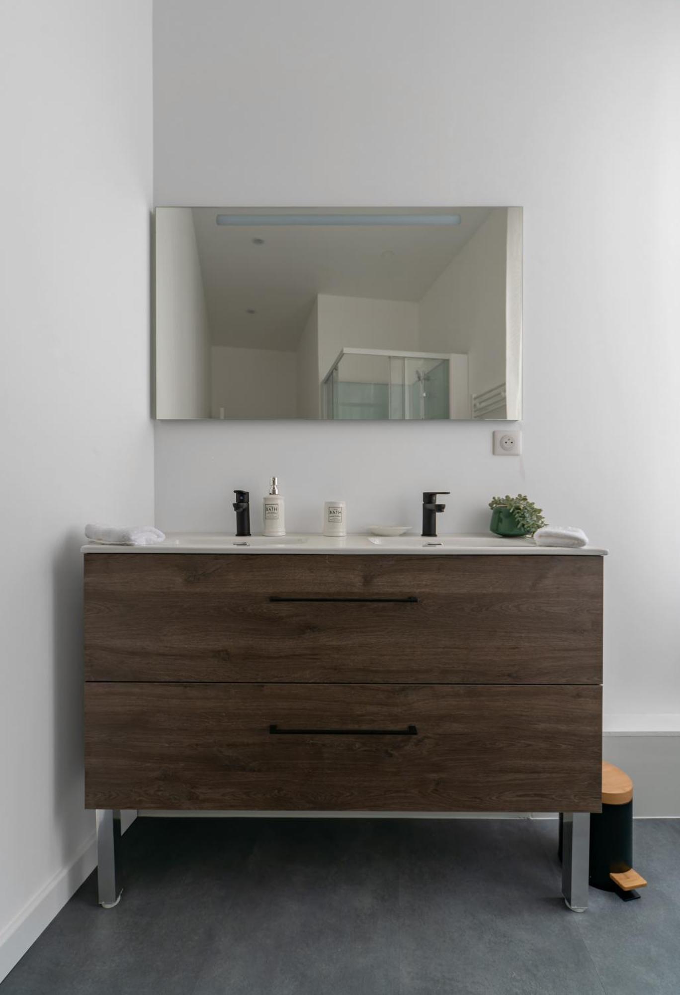 Le Ravy - Appartement Design, 2 Chambres, Centre Ville Vichy Bagian luar foto