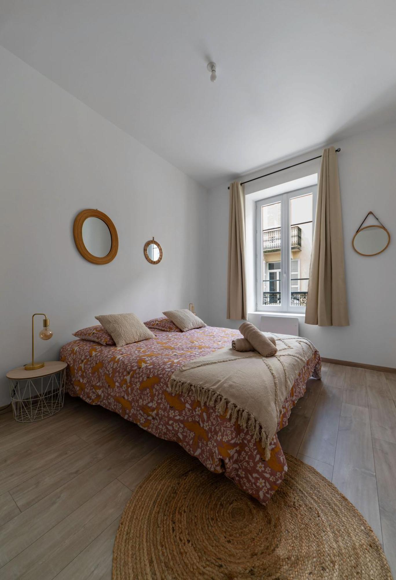 Le Ravy - Appartement Design, 2 Chambres, Centre Ville Vichy Bagian luar foto